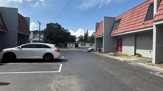 Building Photo - 1019 W Sumner St