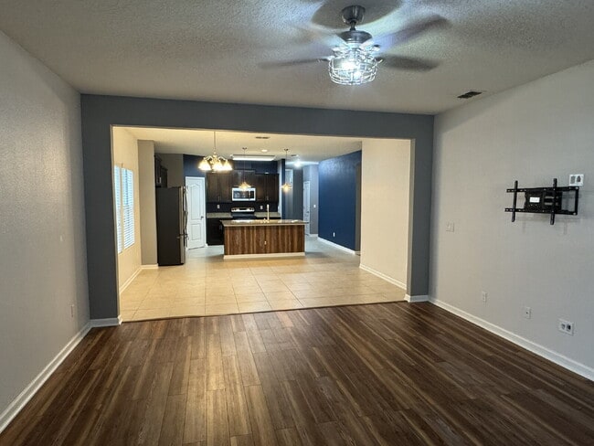 Building Photo - For Rent