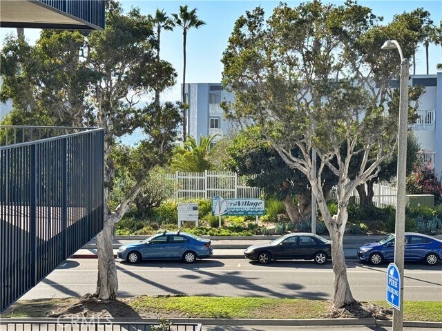 Building Photo - 230 S Catalina Ave