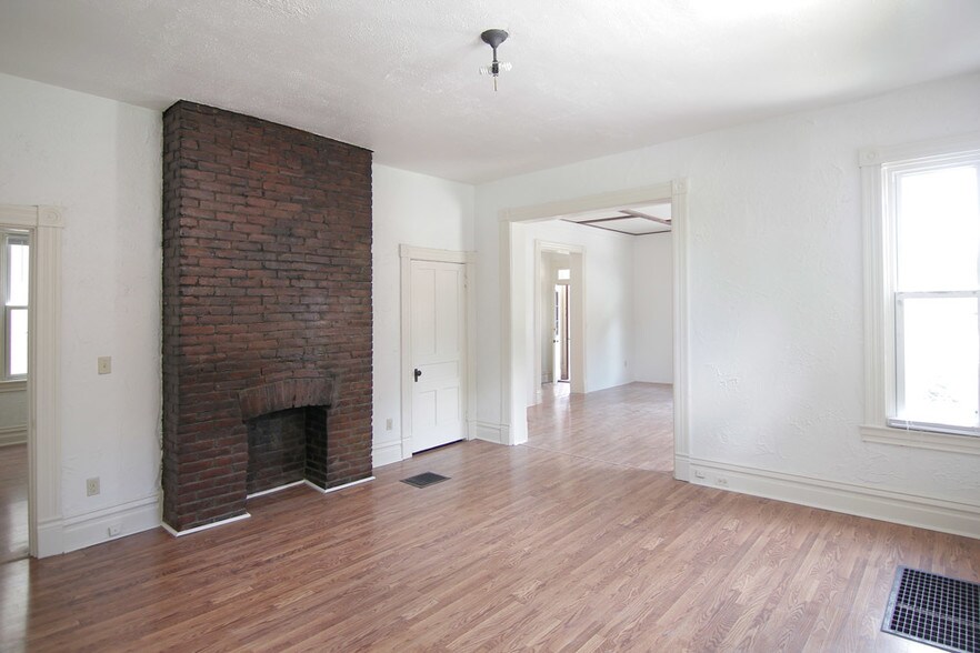 Building Photo - 201 Franklin Ave