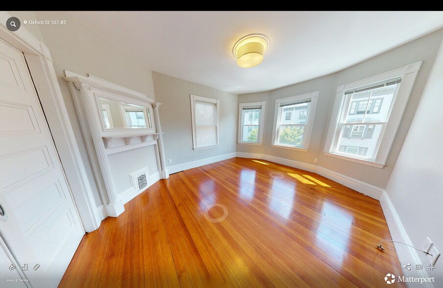 Building Photo - 107 Oxford St