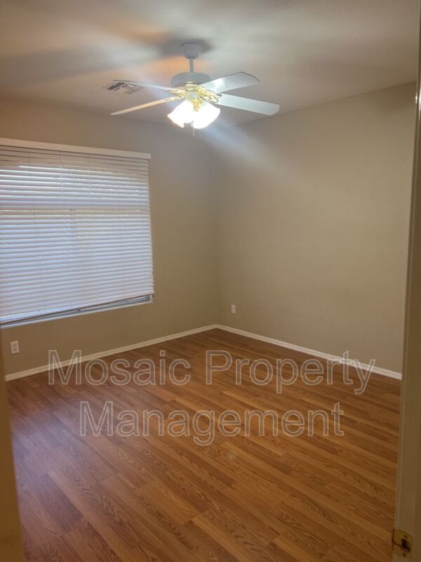 Building Photo - 3938 E Remington Dr