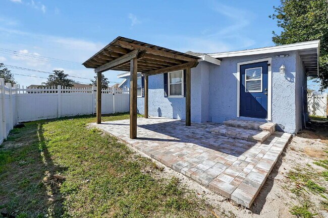 Building Photo - Prime Haines City Location | Move-In Ready 2BD/1BA Minutes from Hwy 27 | Section 8 Welcome