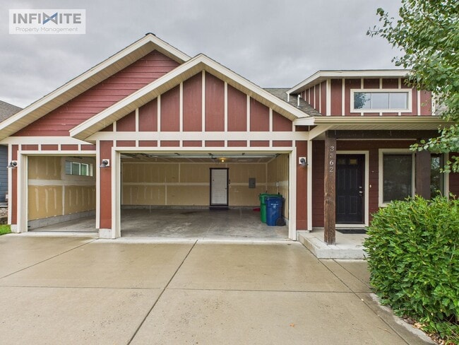 Building Photo - Single-Level 4BR with 3-Car Garage & Fence...