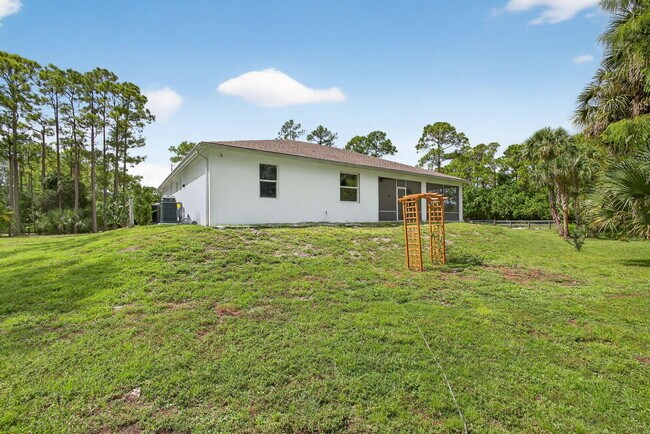 Building Photo - 16215 83rd Pl N