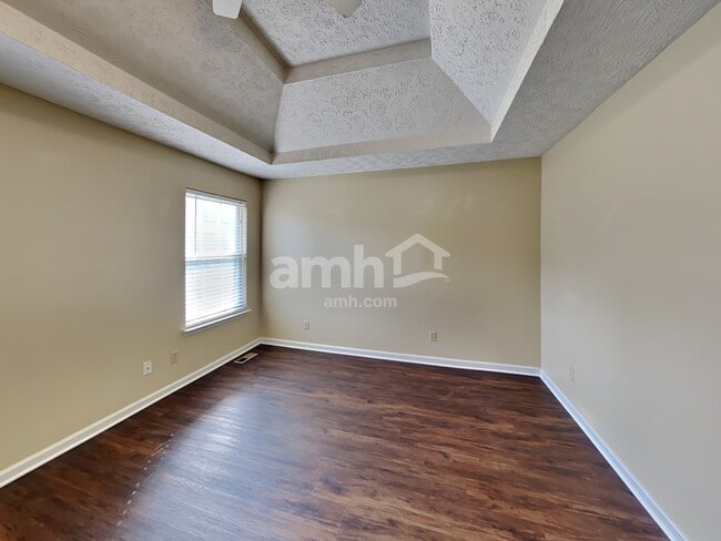 Building Photo - 620 Creekfront Dr