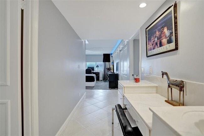 Building Photo - 1150 Hillsboro Mile