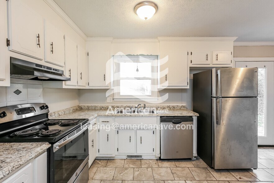 Building Photo - 45 Carriage Dr