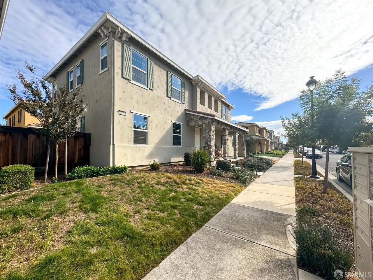 Building Photo - 2210 Salice Way