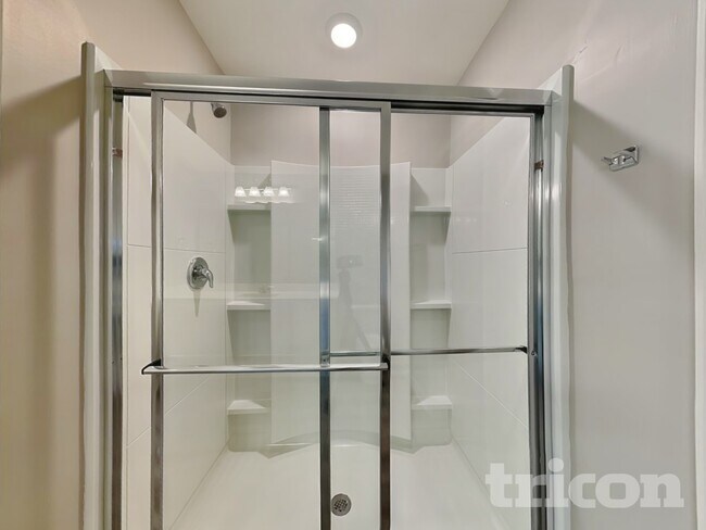 Building Photo - 109 Hyde Pk