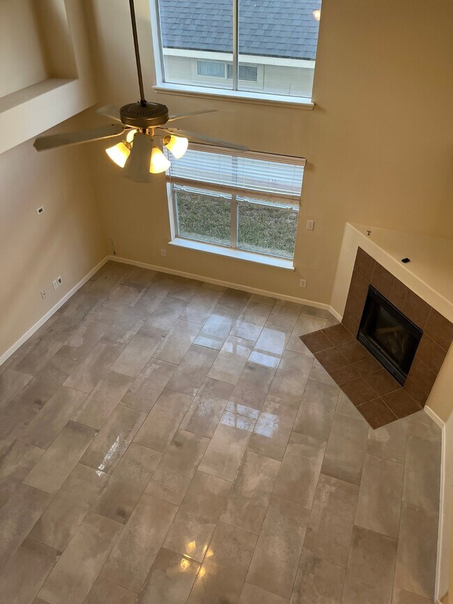 Building Photo - 21650 Falvel Sunset Ct