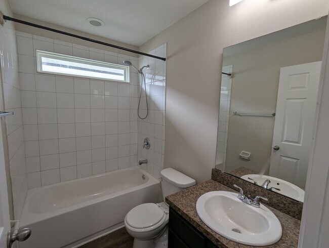 Building Photo - GREAT 3/2 Duplex READY FOR IMMEDIATE MOVE-...