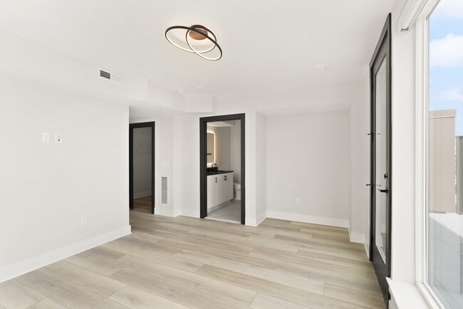 Building Photo - 701 N Henry St