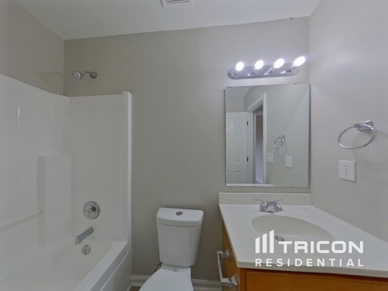 Building Photo - 325 Hampton Ridge Dr