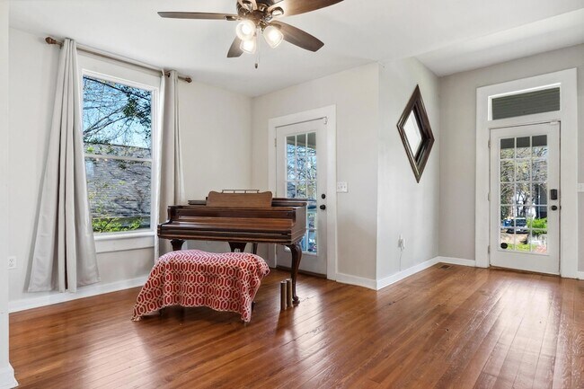 Building Photo - 1906 Vine St