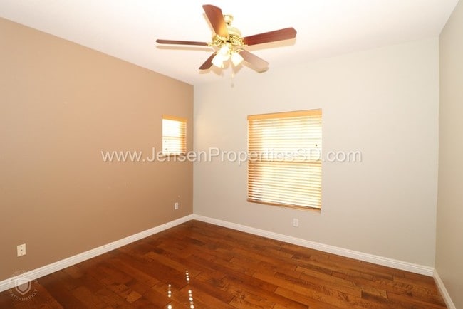 Building Photo - 2 Bed, 2 Bath Townhome w/ Garage and Laundry