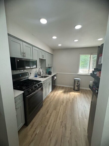 Building Photo - 7940 Covington Ave