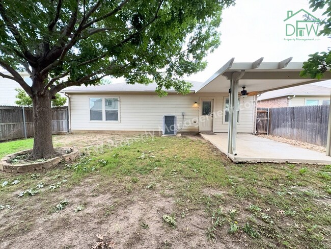 Building Photo - Charming 3 Bed / 2 Bath Home for Lease in Heritage Glen — Fort Worth