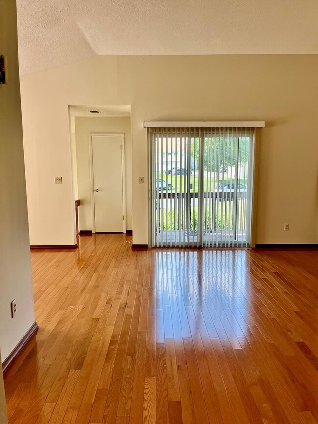 Building Photo - 4001 Whispering Hills Dr