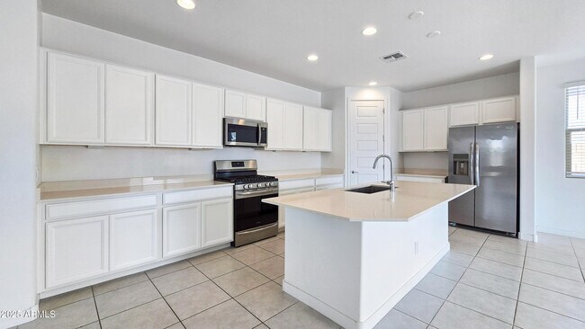 Building Photo - 2563 W Hidalgo Ave
