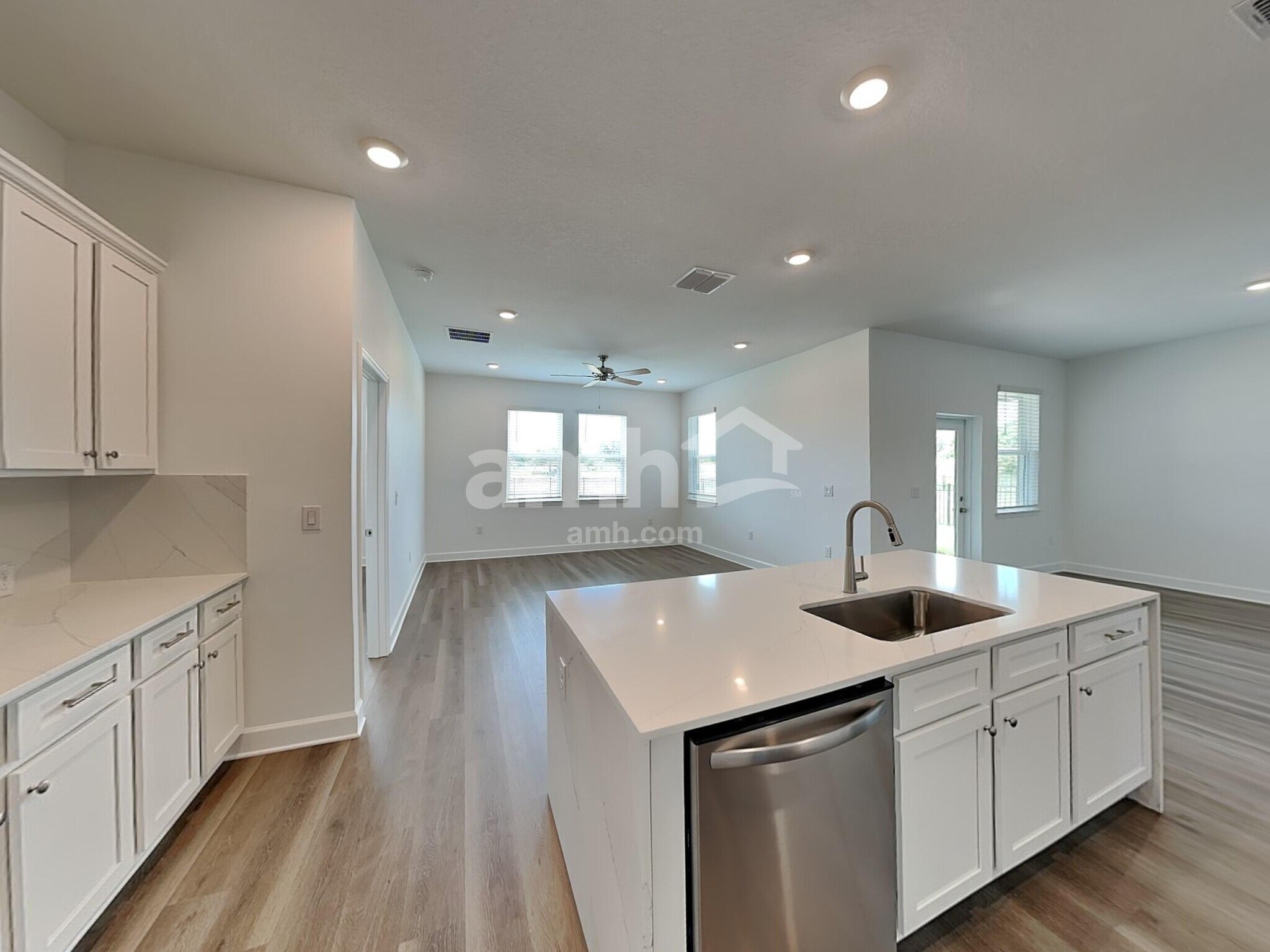 Building Photo - 3007 19th Ave W