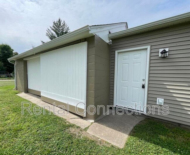 Building Photo - 810 S Bentley St