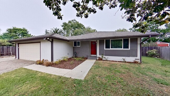Primary Photo - Spacious 4 Bedroom/2 Bathroom home plus Of...