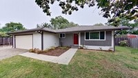 Building Photo - Spacious 4 Bedroom/2 Bathroom home plus Of...