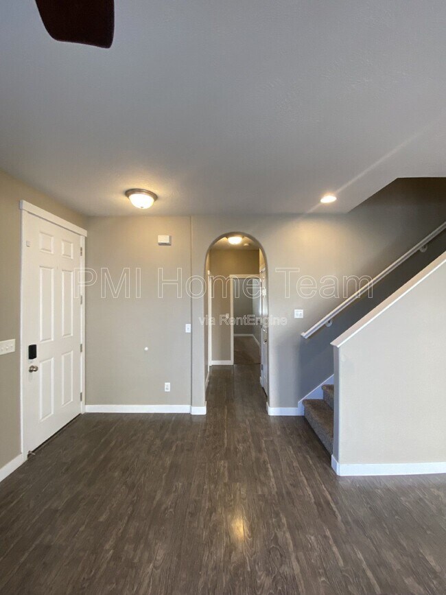 Building Photo - 972 Stonehaven Dr