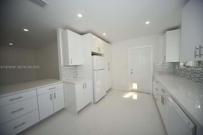 Building Photo - 18601 SW 97th Ct