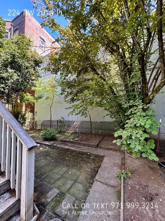 Building Photo - 224 NW 20th Pl