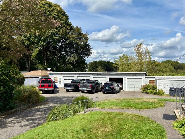 Building Photo - 37 Hungerford Ave