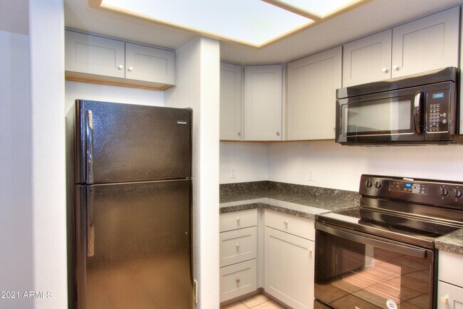 Building Photo - 10410 N Cave Creek Rd