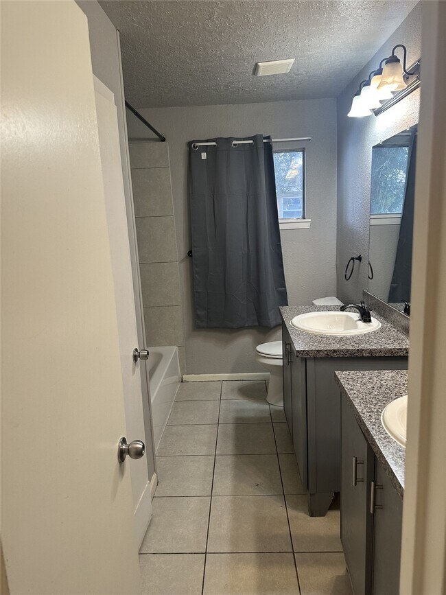 Building Photo - 11608 Segrest Dr