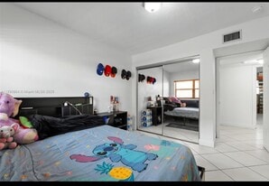 Building Photo - 1800 W 54th St
