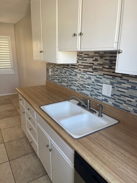 Building Photo - 555 S La Veta Park Cir