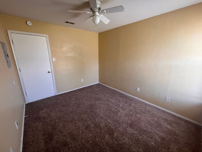 Building Photo - 1703 Benttree Dr Unit C