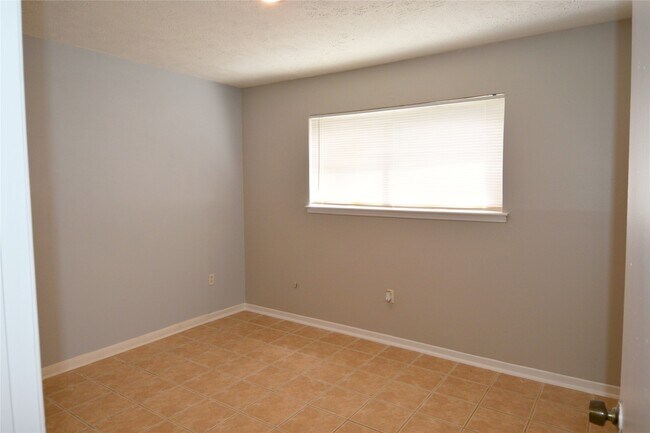 Building Photo - 10127 Sagegate Dr