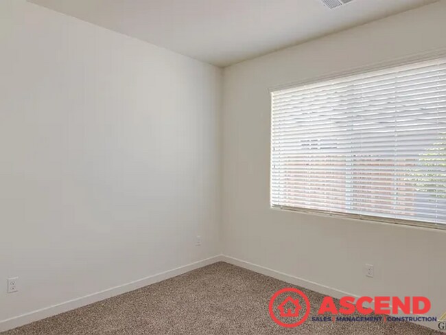 Building Photo - Alluring Home Off Hageman and Rudd Ave!