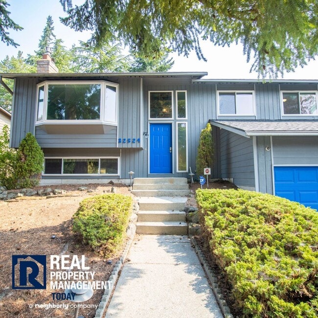 Building Photo - Rare 4 Bedroom Plus 4 Bathroom Home!