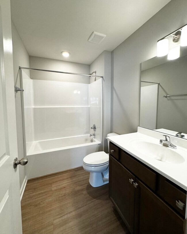 Building Photo - 224 Ivy Grn Pl