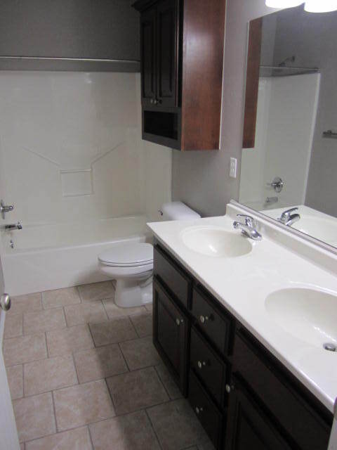 Building Photo - 704 N Markwell Ave