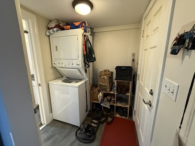 Building Photo - 1 Carlton St