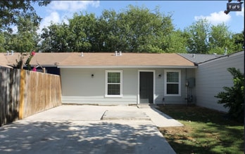 Building Photo - Beautifully renovated home