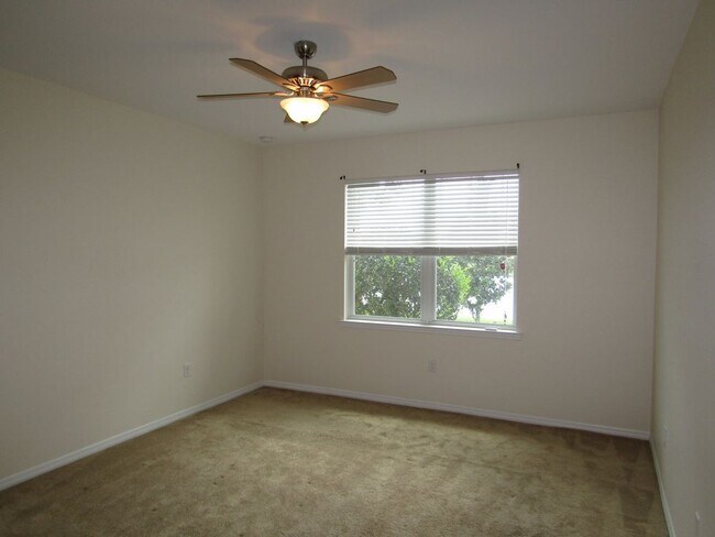 Building Photo - Pet Friendly Island Walk Annual Rental