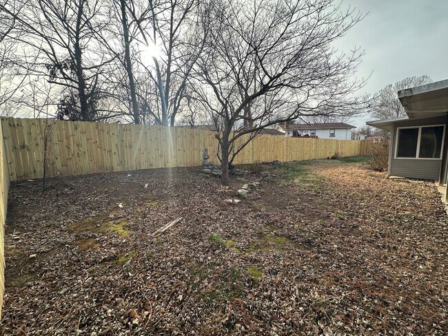 Building Photo - 3 bed 2 bath in Springfield