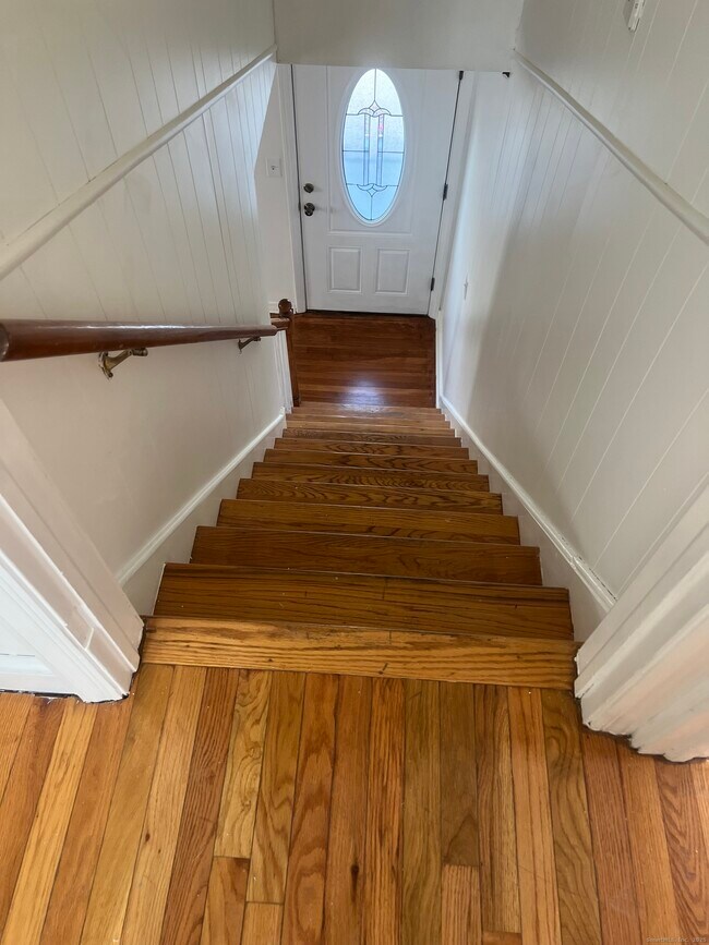 Building Photo - 565 Hart St