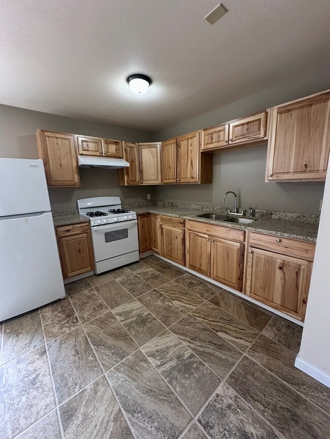 Building Photo - 301 Alamosa