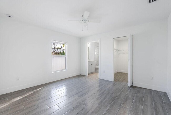 Building Photo - 3244 Jefferson St