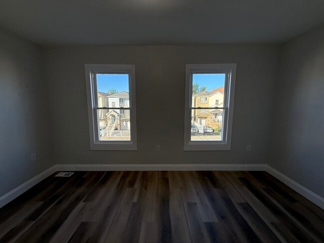Building Photo - 73 E Jersey St